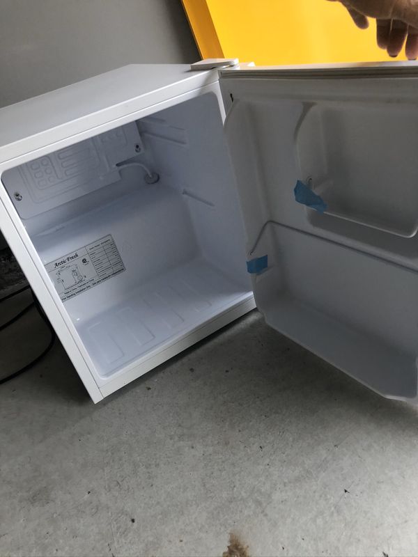 ARCTIC FRESH MINI FRIDGE for Sale in Hapeville, GA OfferUp