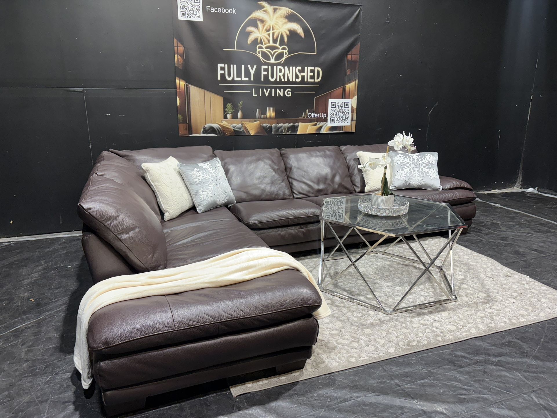Sectional/couch/sofa, Brand: Italsofa, Size: 120x83, Leather, Delivery Available π