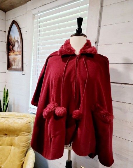 Elegant stylish One Size poncho jacket sweater cape