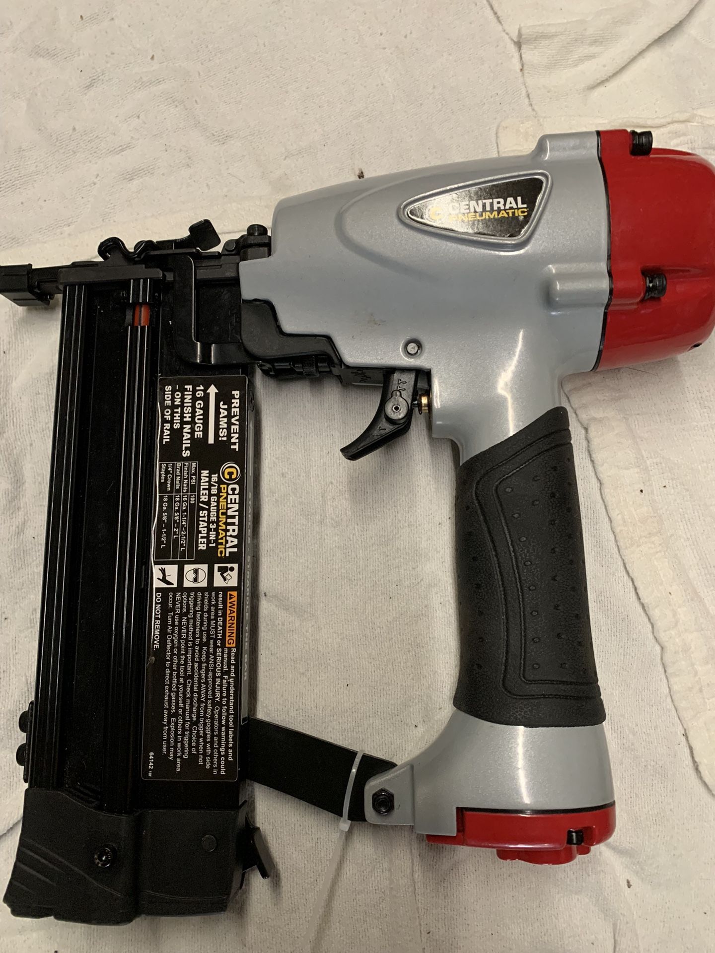 Central Pneumatic 16/18 Gauge 3-in-1 Air Nailer/Stapler