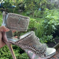 RHINESTONE SILVER HEELS SIZE 7 