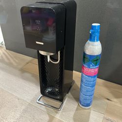 Soda Stream Machine With Extra Cartridge 
