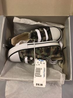 Boys Shoes - Size 9 - New