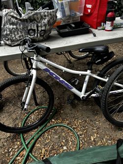 A KHS Syntaur Mountain Bike 