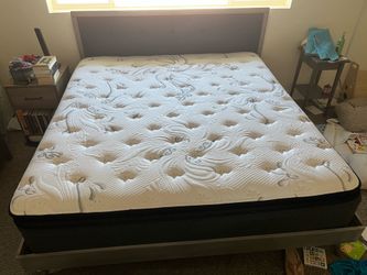 King bed and frame