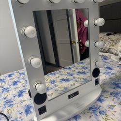 Makeup vanity mirror with Built In Bluetooth, Radio, USB Port And Dimmable Lights 