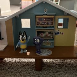 Bluey Playset Lot – Beach House & Supermarket  w/ Figuresy