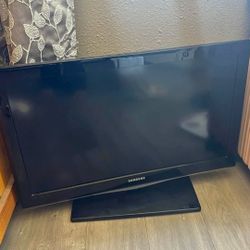Samsung 32in LCD  TV