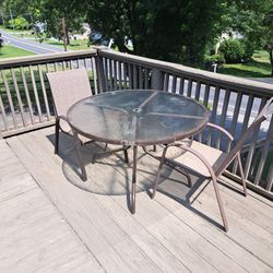 Outdoor table and 4 chairs