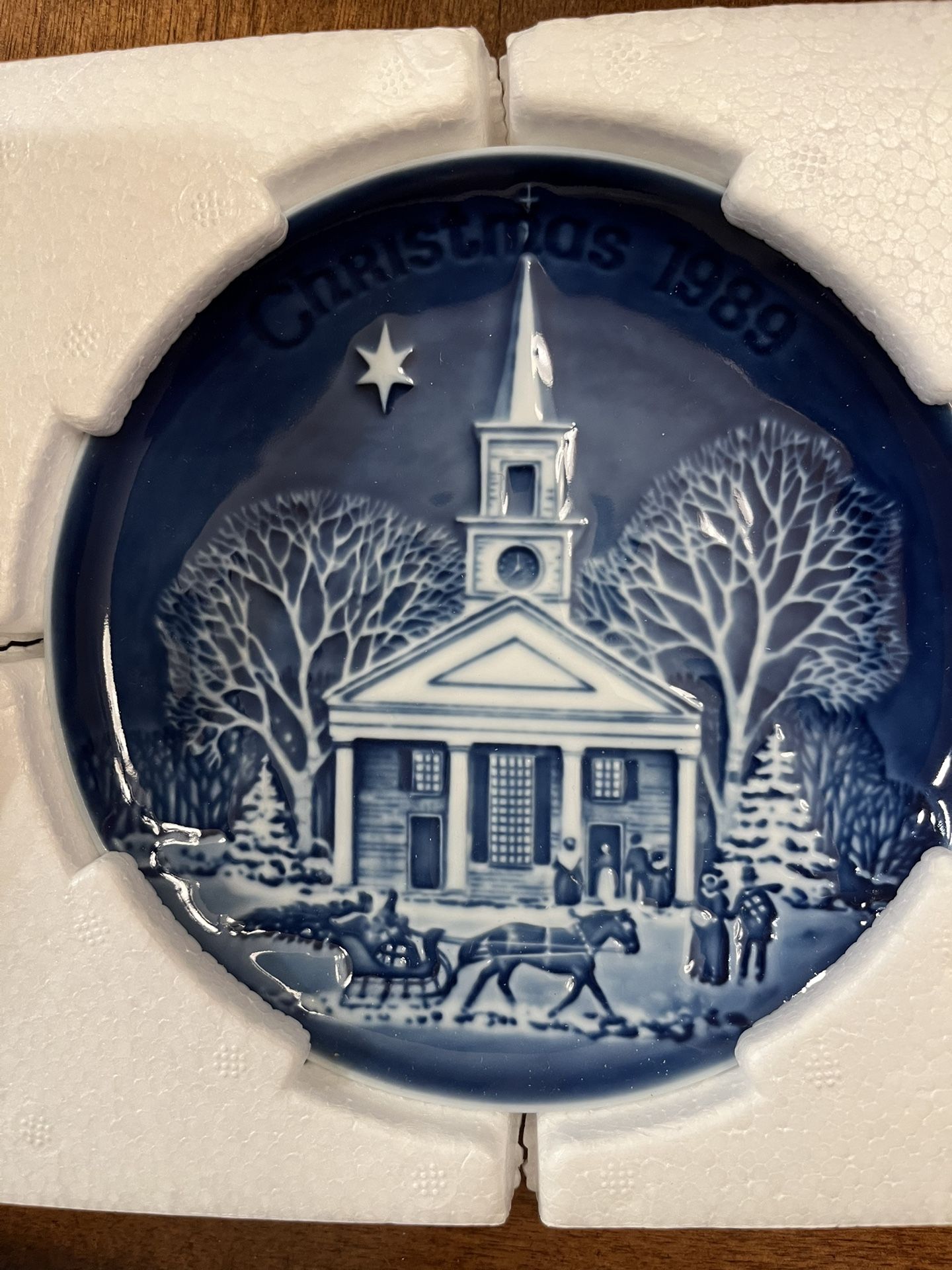 Vintage 1989 Bing and Grondahl Plate Series. Certificate and box included