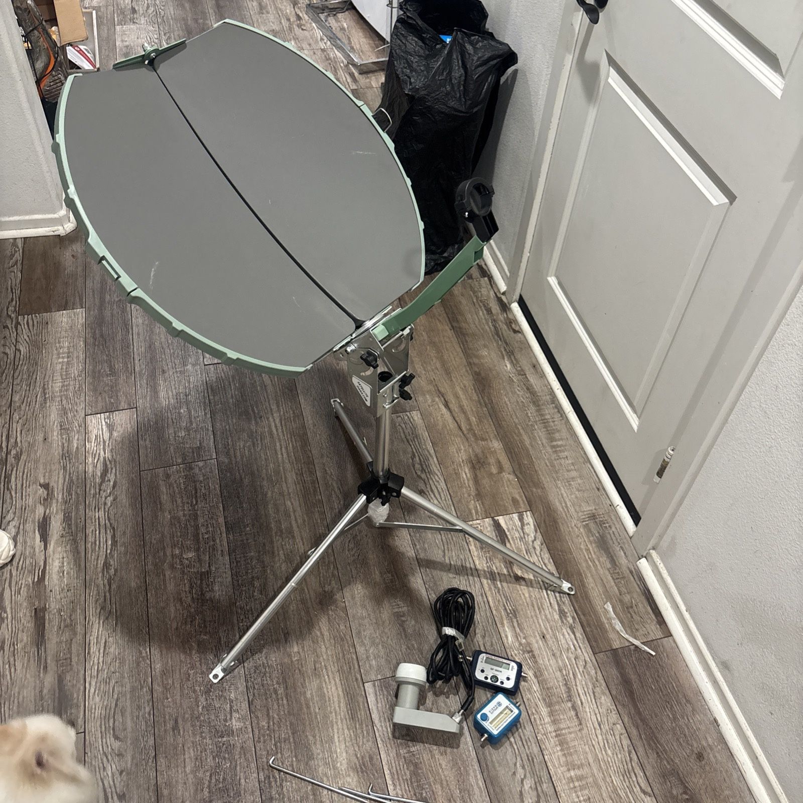 Oasis folding portable satellite dish rv directv tripod w/ tripod