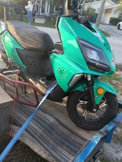 150 cc gas moped scooter