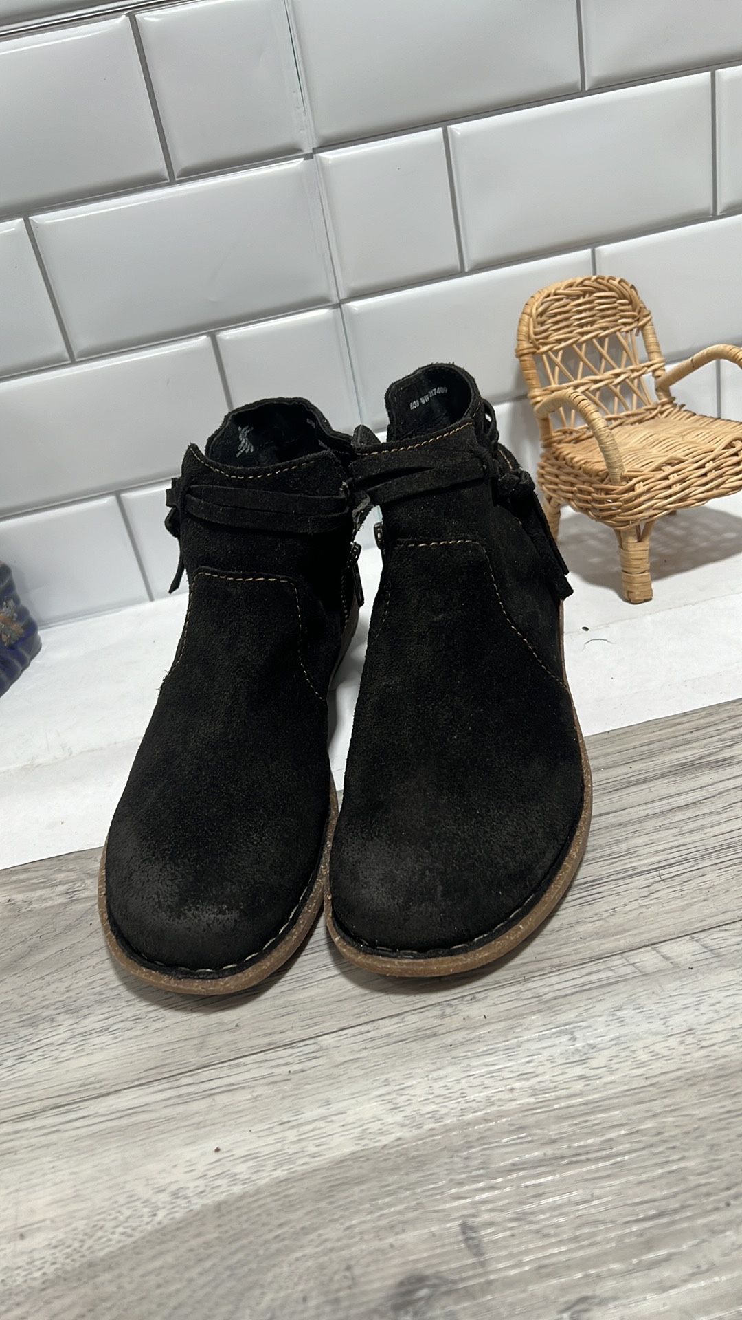 Born Tarkiln Black suede destress Ankle Bootie size 8