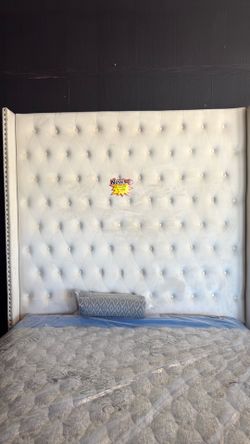 Badge tufled Queen bed with mattress