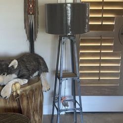 Tall Floor lamp in like new condition  tall lamp Floor Lamp