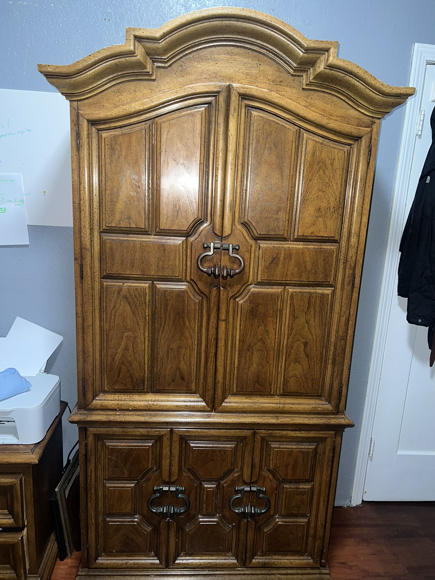 Thomasville Bedroom Furniture Set – Solid Wood