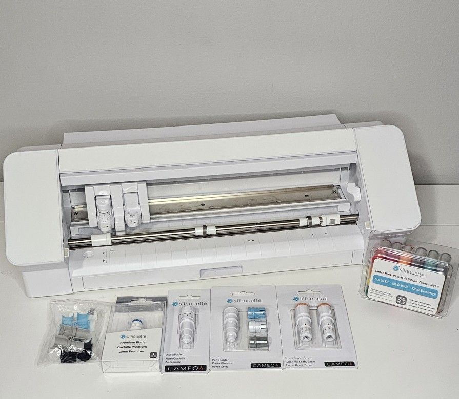 Silhouette Cameo 4 with accessories