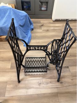 Antique Sewing Machine-trendal singer 1910