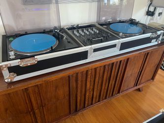 Odyssey DJ Coffin Case w/ Wheels + Glide Platform (Fits 2 Turntables in Battle Position + 12” Mixer)