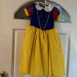 Costume /Snow White 
