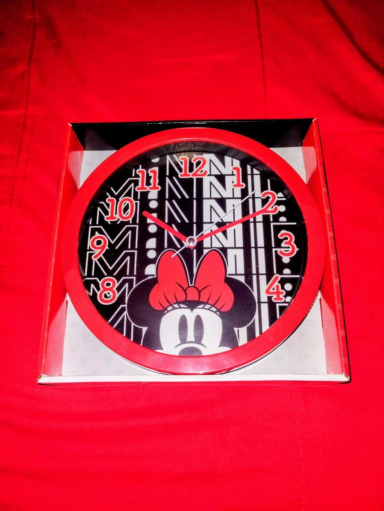 New Disney Minnie Mouse Wall Clock / Nuevo Reloj De Pared