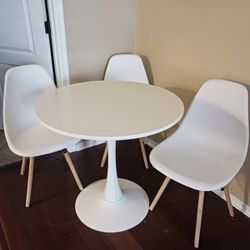 Dinette Tulip Table Set With Chairs