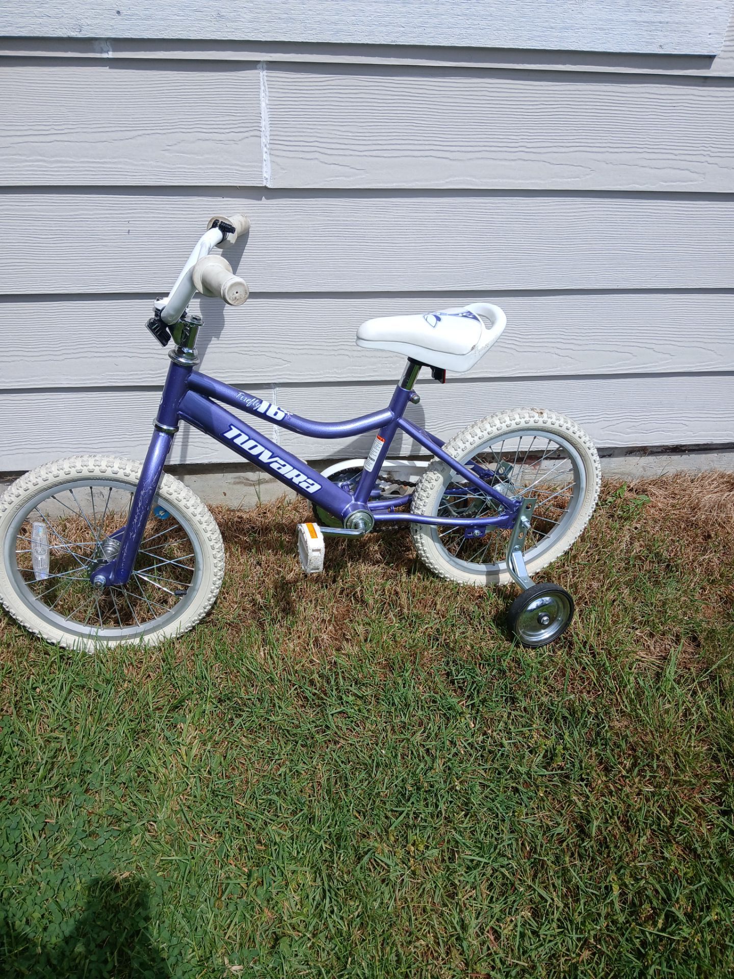 Novartis Firefly 16 inch girls bike