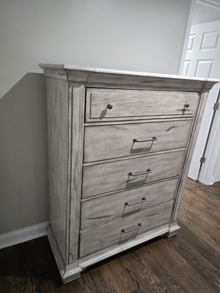 Dresser