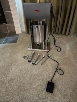 Electric sausage stuffer