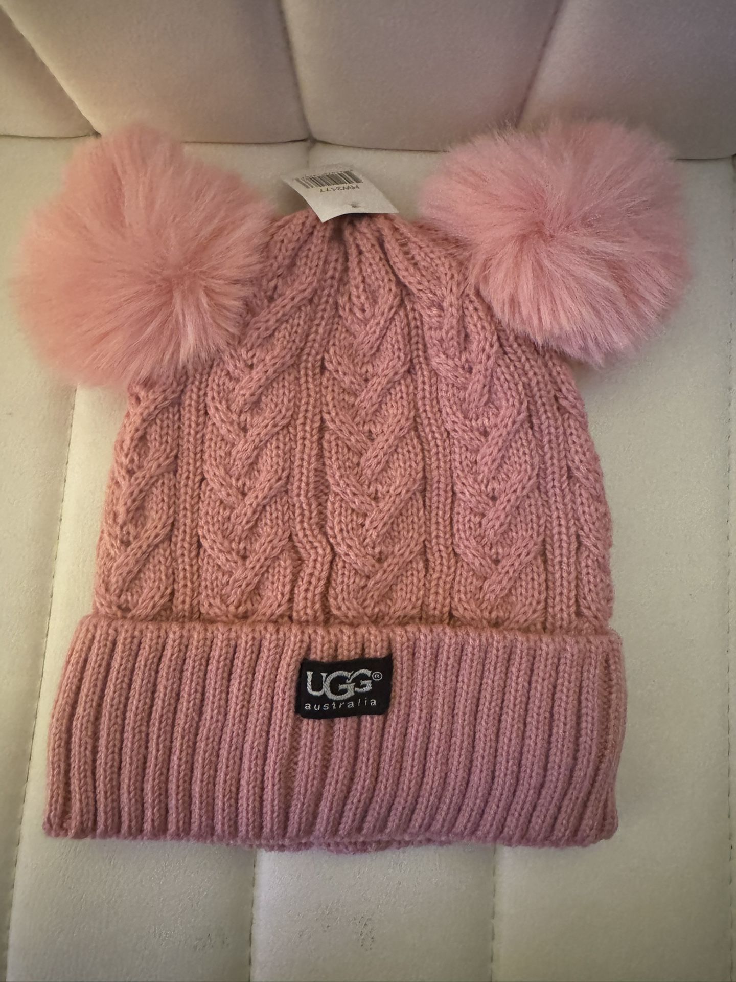 Beautiful and Warm UGG Beanie doble Pompom