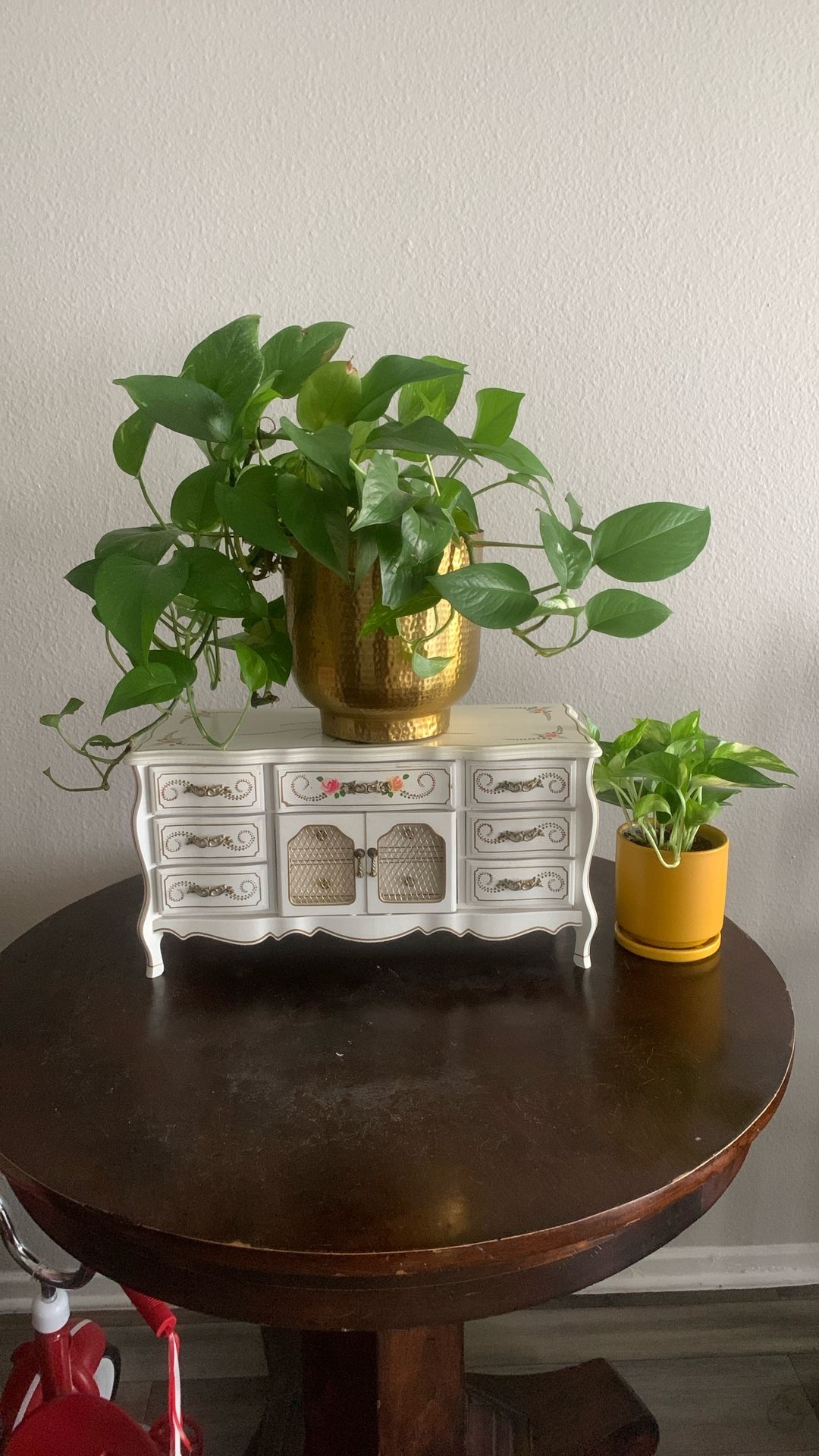 Adorable Vintage Musical Jewelry Box