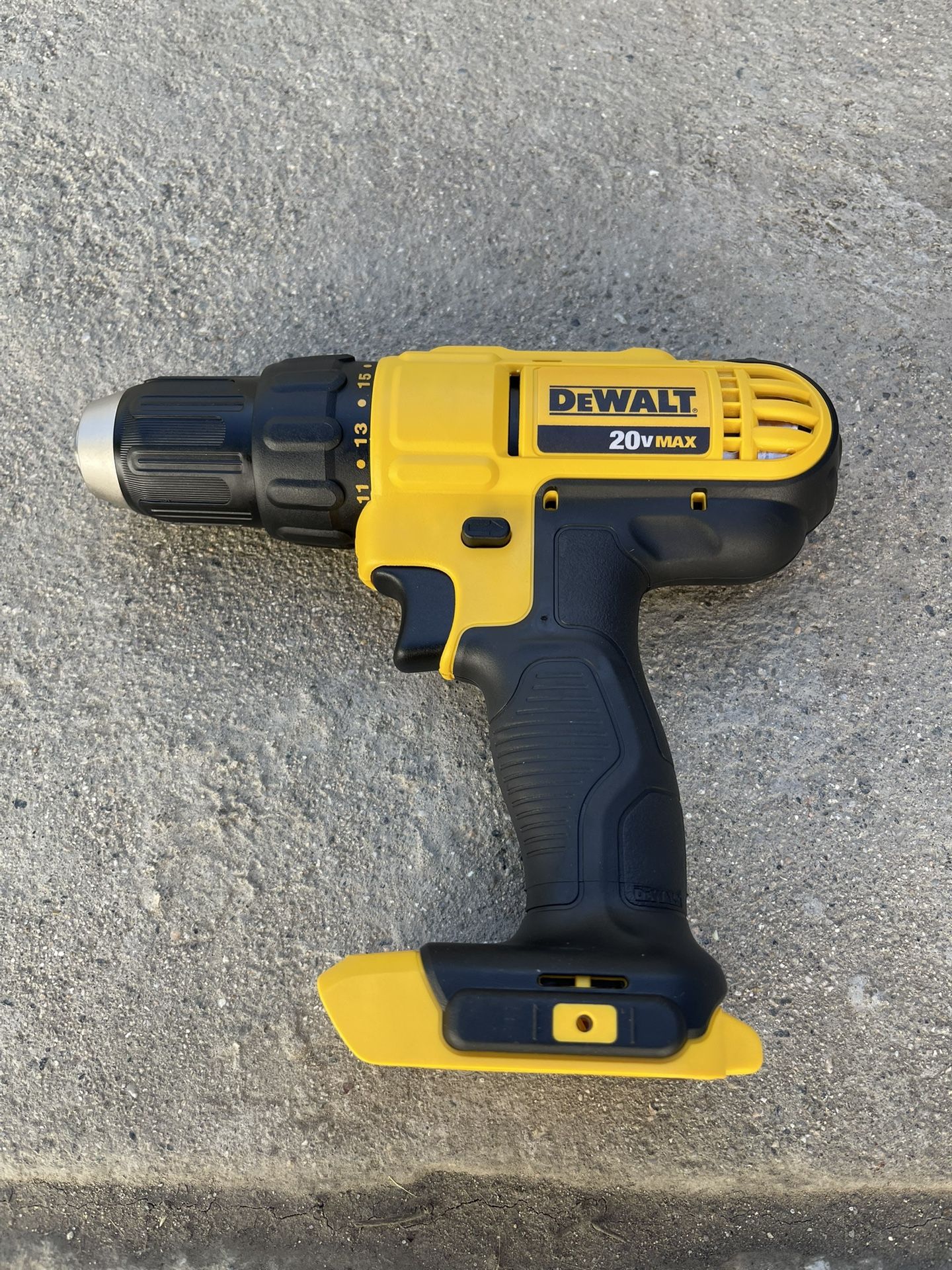 DEWALT 20V MAX Cordless 1/2” Drill/Driver