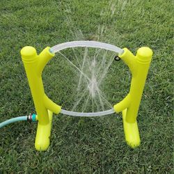 Outward Hound Sprinkler Hoop For Dog Water Ring Toy For Pet