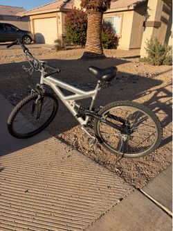 Dual suspension mountain bike