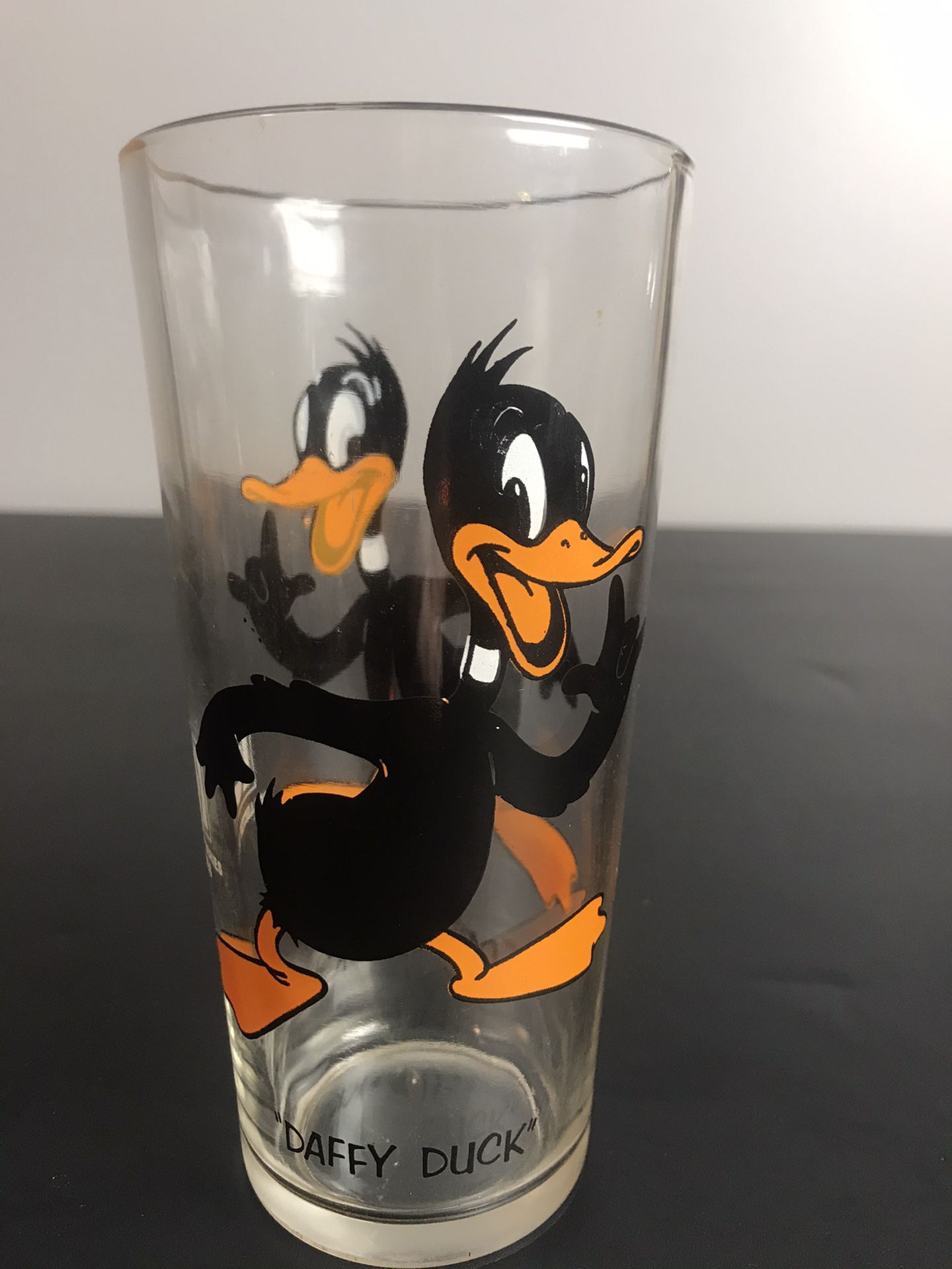 Vintage 1973 Daffy Duck Glass Pepsi Looney Tunes