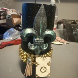 Black Studded Candle With De Fluer Candle Pin