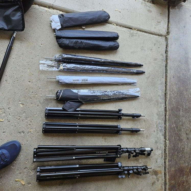 Photos Stand S And Umbrellas