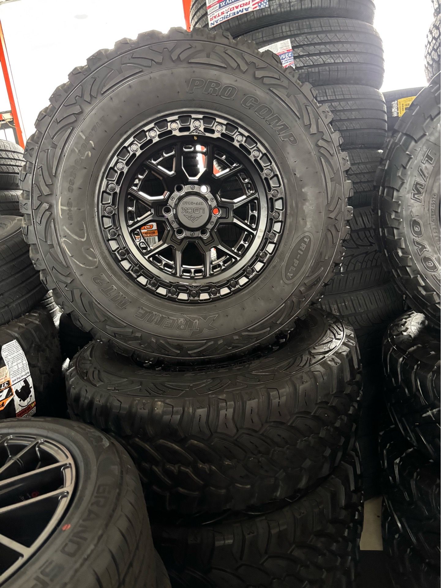 Bendo un set de Rines nuevos con llantas usadas para Toyota Tacoma Chevy Silverado