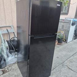 22" Fridge Like New Condition $200