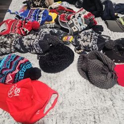 Hats Plus Gloves  All NEW STUFF FOR SNOW 35 PIECES  Or 10 Each 