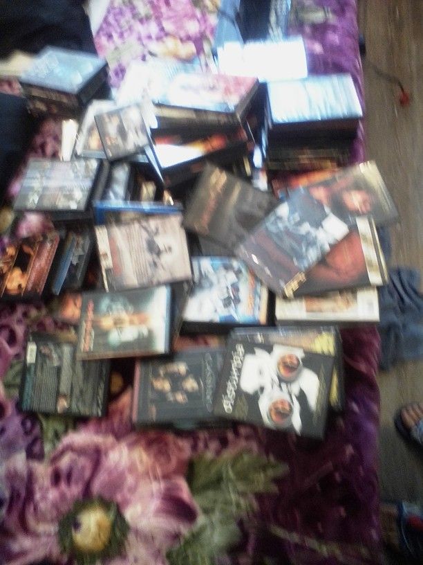 DVD Player/ 150+ DVDs