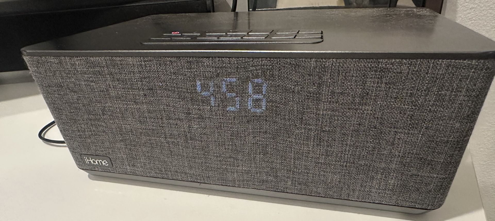 iHome iBT233v2  iHome IBT233V2 Bluetooth Dual Alarm Stereo Clock Radio w/ Dual USB Charging