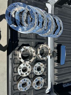 Off-road vehicle spacers