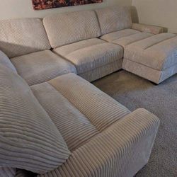 New 4 Piece Modular Sectional Couch! Includes Free Delivery 🚚! 