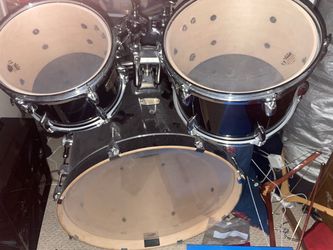 Yamaha Stage Custom 22 inch kick drum and two toms