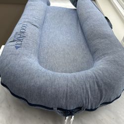 DockATot Deluxe+ Pod - Indigo Chambray