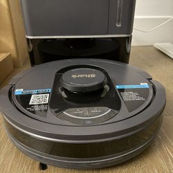 Shark AI ULTRA Robot Self-Empty