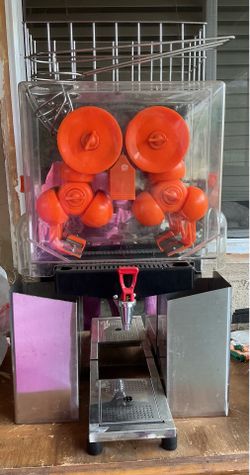 Commercial orange juicer