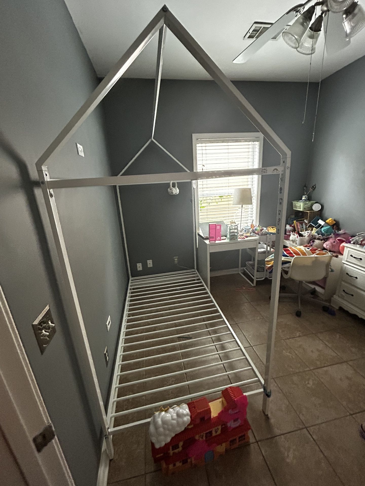 Twin size bed