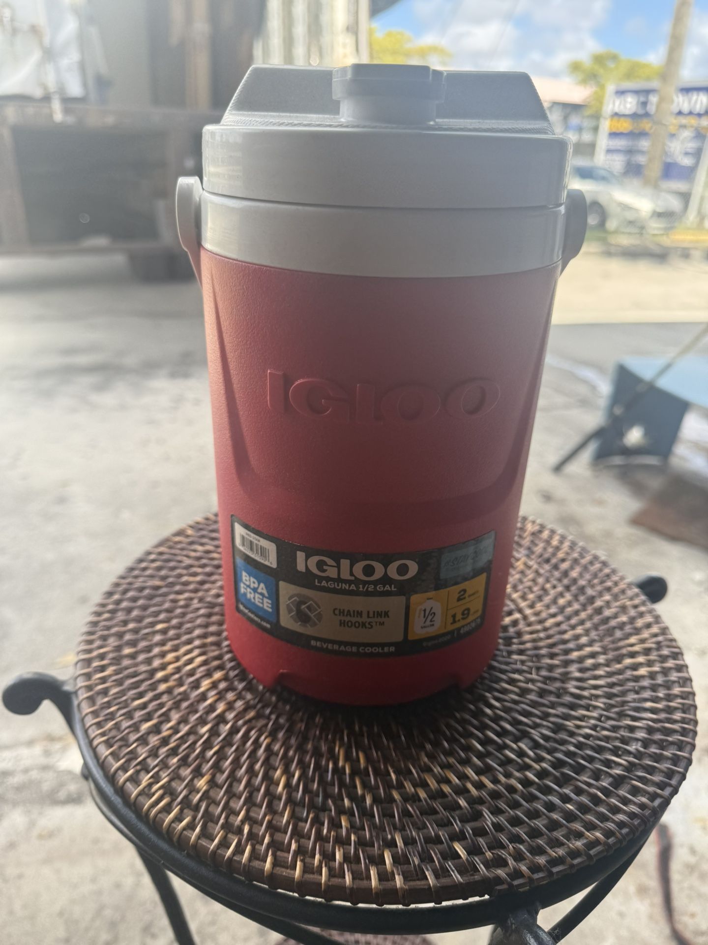 ❄️ Igloo Laguna 1/2 Gallon Cooler Jug – Red Fade – Like New! ❄️